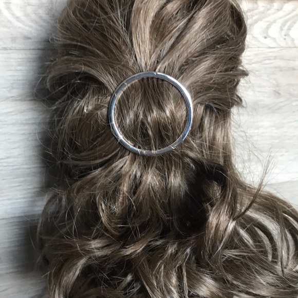 NWT-Circle Barrette/Hair Clip, Silver Tone - Picture 2 of 6